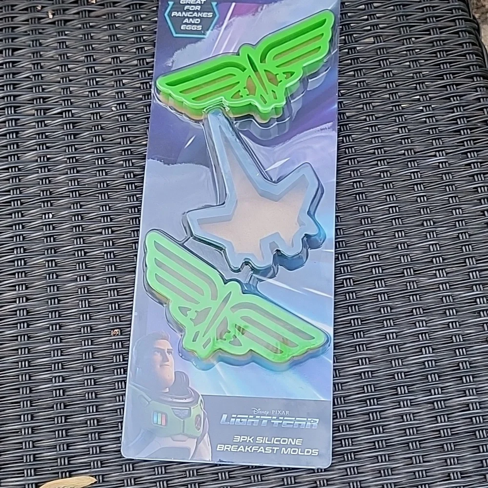 NIB 3pk buzz lightyear breakfast mold